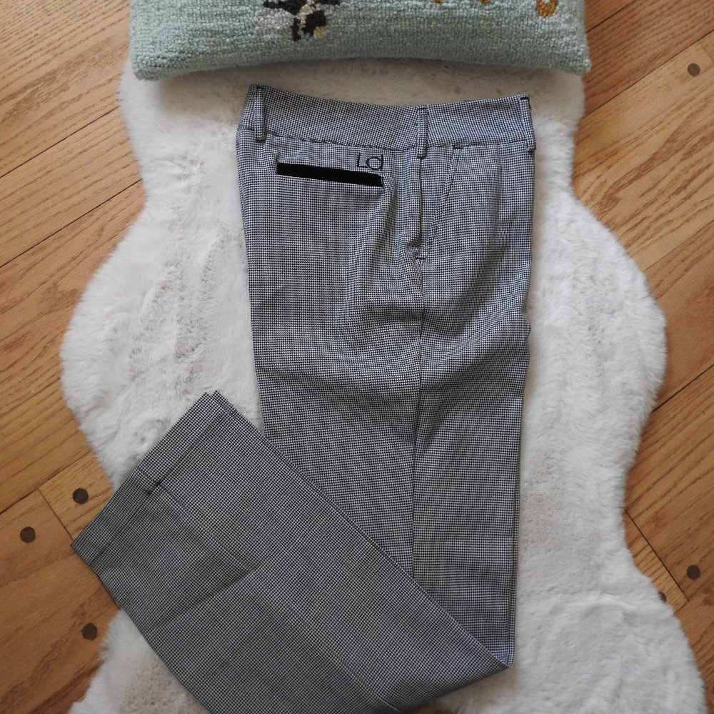 Lizzie Driver Black & White Golf Pants Sz 2...C9/23